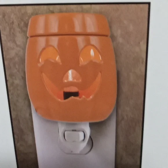 Tuscany Halloween Outlet Warmer 🎃🎃🎃 New - Picture 5 of 5
